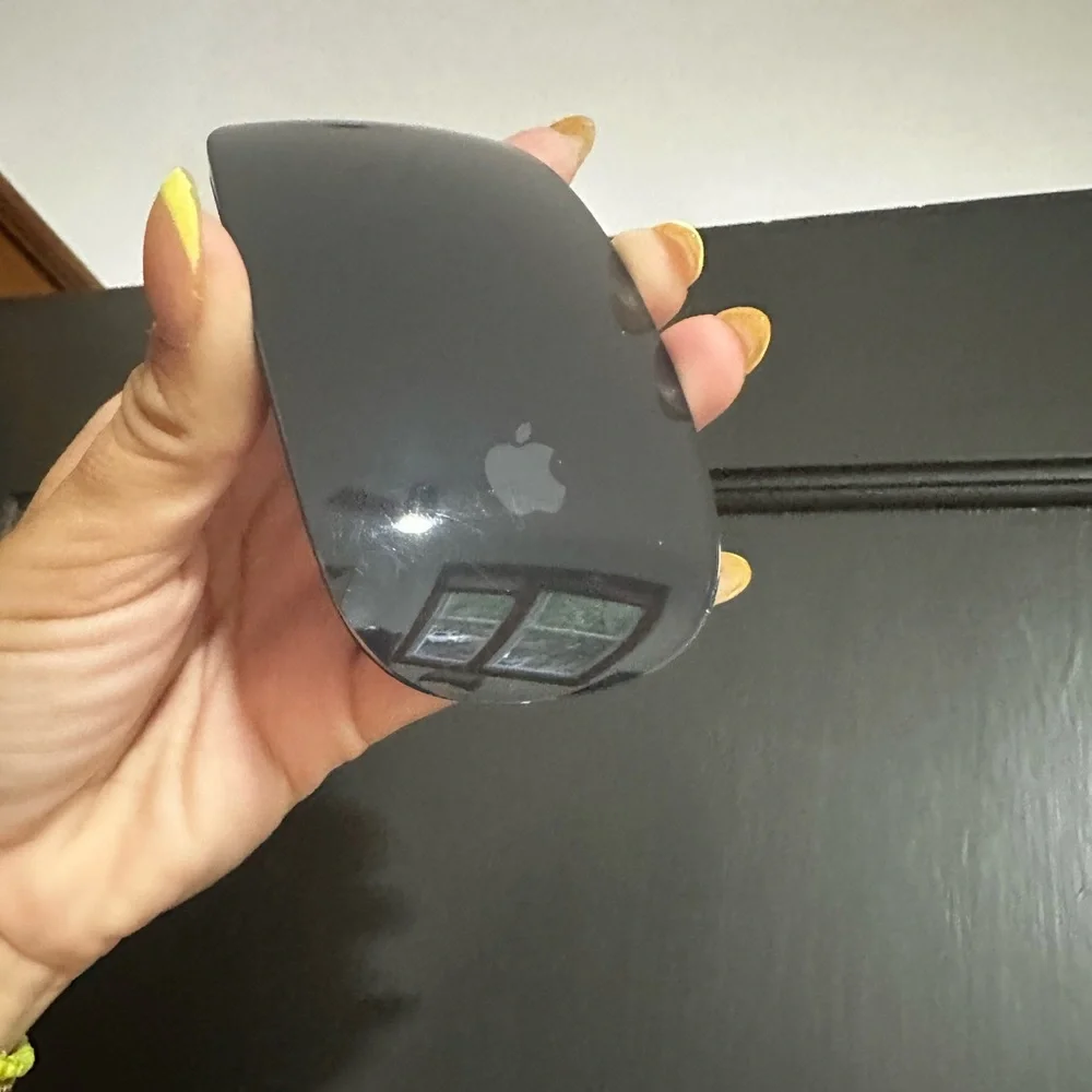Apple Magic Mouse: Wireless, Bluetooth, Rechargeable